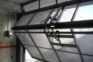 Installazione della porta di garage eninter per la manutenzione